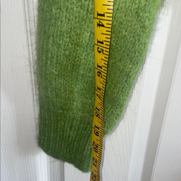 & Other Stories Vibrant Green V-Neck Sweater - Picture 6 of 8